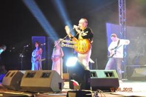 Retour triomphal de Takfarinas à Béjaïa                                    SON CONCERT A DRAINE PLUS DE 30.000 SPECTATEURS