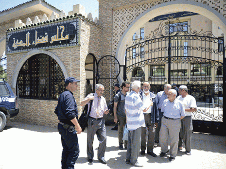 La défense dénonce «un procès politique...»