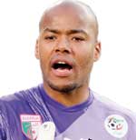 شباب قسنطينة يريد الحارس رايس امبولحي                                    الأرجنتيني دييغو ندايا يعجب بأجواء حملاوي