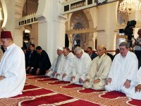 Le président Bouteflika accomplit la prière à la Grande Mosquée d'Alger                                    Aïd El-Fitr