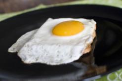 صفار البيض يماثل تقريباً خطورة التدخين