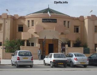 مديرية التربية بالجلفة تنشر النتائج اليوم / ثانوية الياقوت و المقر السابق لمديرية التربية لنشر النتائج