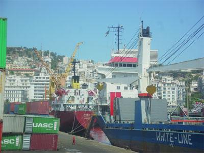 L'Alg'rie enregistre un excédent commercial de 17 milliards de dollars                                    Statistiques de la Douane pour les 7 premiers mois de l'année