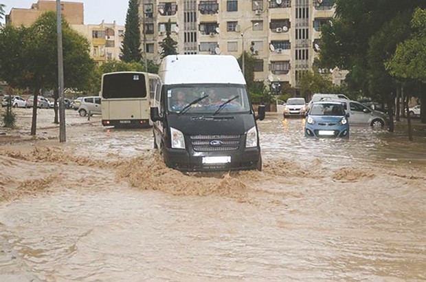 Routes coupées et maisons inondées