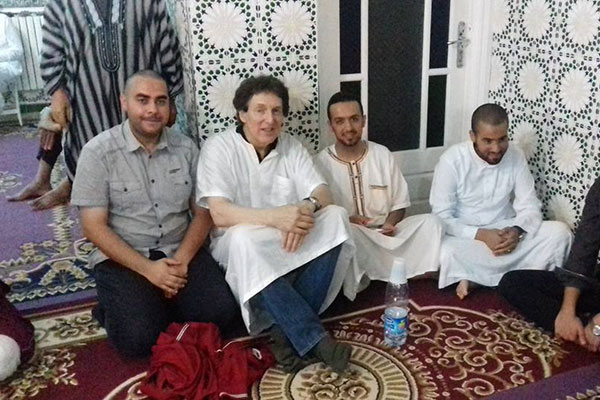 أمريكي يعلن إسلامه بالزاوية التجانية بعين تموشنت