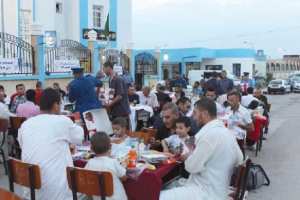 أمن بجاية في مبادرة إفطار جماعي بالحواجز الأمنية