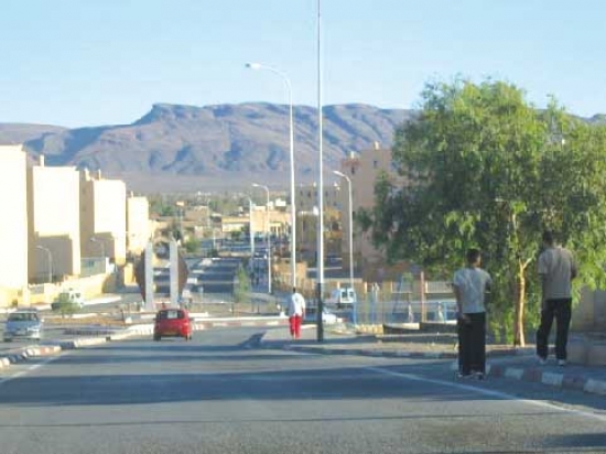 سكان بشار قلقون من الاستيلاء العشوائي على المساحات الخضراء