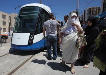 Grands projets, petit management                                    OPACITE, BUDGETS SOMMAIRES, MANQUE DE COMMUNICATION...