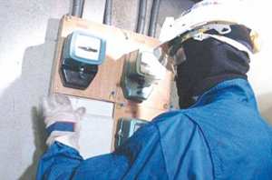 Un abonné s'empare du matériel des agents qui lui ont coupé l'électricité