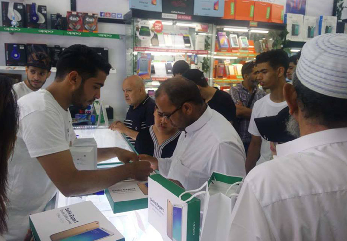 Lancement des ventes du téléphone OPPO F3 Plus dans les magasins : Un rush aux magasins OPPO des amoureux du selfie