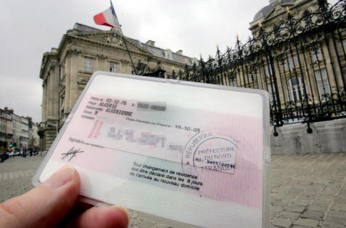 Immigration France. Titre de séjour « salarié » : conditions et démarches
