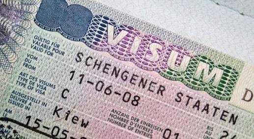 Immigration. Les avantages offerts aux algériens par Macron