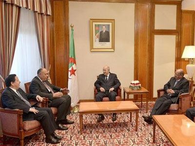 Réunion tripartite sur la Libye: Choukri et Jhinaoui reçus par le Premier ministre