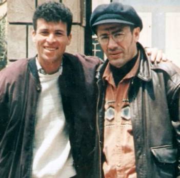 des photos souvenirs en guise d'hommage                                    Mohammed Amies (Watanabi), fan des artistes algériens