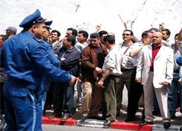 راسبون في مسابقة توظيف الأساتذة يحتجون ببسكرة                                    وصفوا الامتحان بالمهزلة