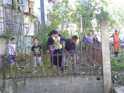 Volontariat : lavage à grande eau                                    Cité des 150 logements à El Hadjar