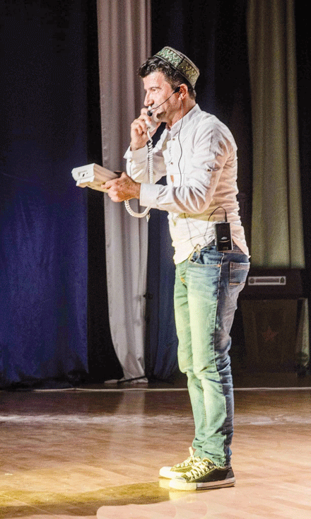 حكيم دكار يحتفي مع فناني ميلة بيومهم الوطني