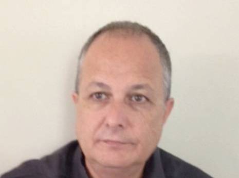 la liberté politique, oui, mais pas dans la soumission et la misère                                    Hocine Belalloufi. Ecrivain et journaliste