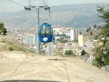 Algérie - 10 milliards de DA ont été alloués à la réalisation et à la rénovation de téléphériques