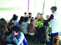 Cantines scolaires                                    Il y a à boire et à manger !