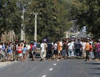 محتجون على السكن يسدون الجهة الشرقية لقسنطينة                                    غضب عارم في قرية بني مستينة ببلدية ديدوش مراد