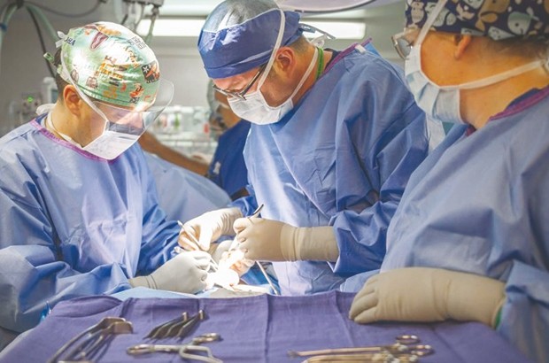 Des chirurgiens bénévoles pour opérer des cancéreux