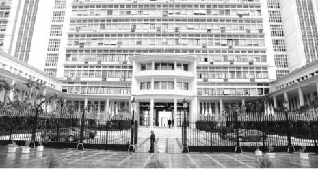 Face à la baisse des réserves de change, les restrictions d'importation sont-elles la seule solution '