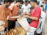 Mascara, Oran et AIn Témouchent                                    La baguette de pain à 50 et 70 DA