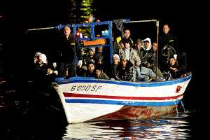 نجاة 23  حراقا  من الغرق بسبب قارب مهترئ بسكيكدة