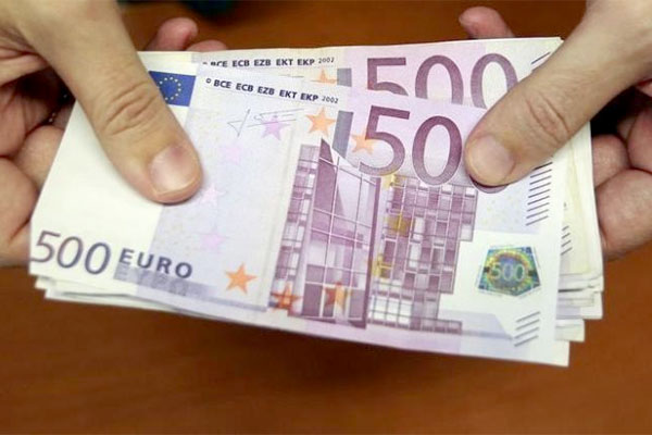 العثور على 100 ألف أورو ملقاة على الأرض بمطار قسنطينة