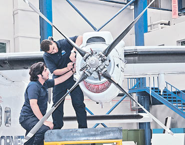 ملتقى دولي حول التقدم التكنولوجي في مجال الطيران بوهران