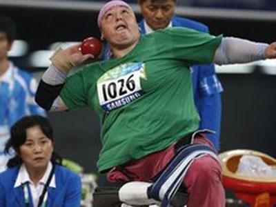 JP / 2012 : L'athlète Nadia Medjmedj porte-drapeau algérien aux Jeux Paralympiques 2012 de Londres