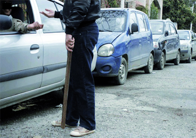 Les racketteurs de parking : la loi du plus fort