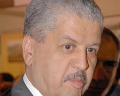 سلال ووالي تيبازة تحت الحصار لمدّة 4 ساعات!                                    عشرات المواطنين يقطعون طريق موكبها