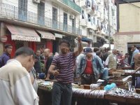 Commerce : les grandes villes du pays assiégées par l'informel