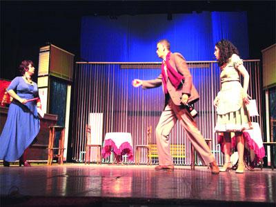 De l'animation en attendant la création                                    Difficile renaissance du théâtre algérien