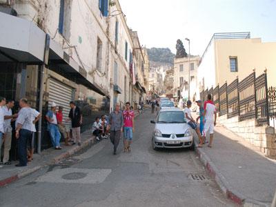 Les pouvoirs publics doivent lutter contre les barons de l'importation, selon des experts                                    Ils décident encore une fois d'éradiquer les marchés informels