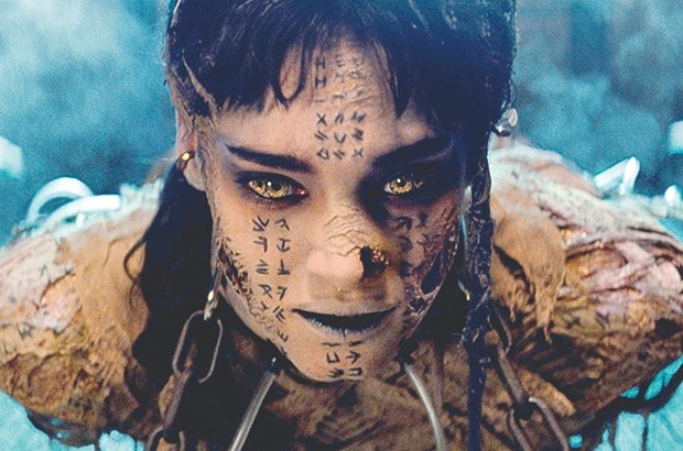 Effrayante Sofia Boutella !