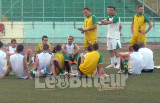 JSK : Fabbro réunit ses joueurs et réfute qu'on discute ses choix