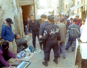 Alger sort de l'apnée...                                    LES HABITANTS SOUTIENNENT LE DEMANTÈLEMENT DES MARCHES INFORMELS