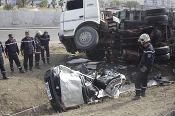 L'enfer au bout du voyage                                    DIX MORTS ET 128 BLESSES EN UNE JOURNEE