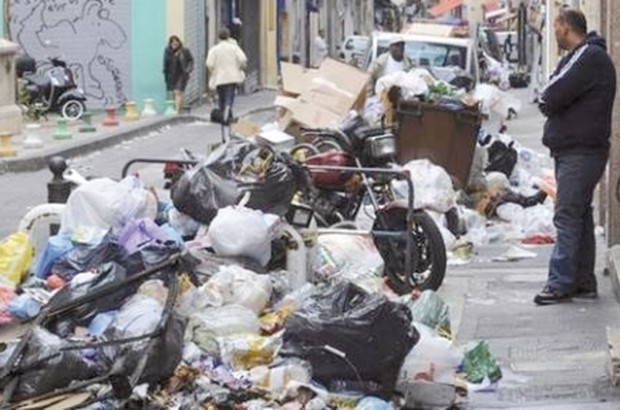 La ville croule sous les ordures