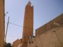 مئذنة مسجد عمر الفاروق بالمنيعة تهدد حياة المصلين ومديرية الشؤون الدينية بغرداية تتفرج                                    يعود بنائها إلى عام 1919