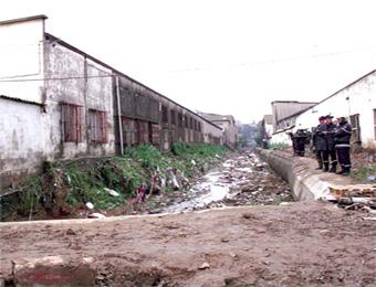 تساقط الأمطار يفضح عيوب الإنجاز في جيجل وتبسة                                    السلطات ظلت تفتخر بمشاريع التهيئة