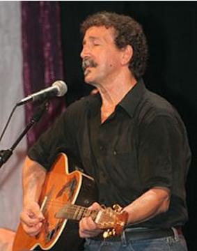 Ait Menguellet à titre de solidarité à Béjaïa