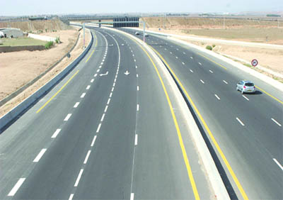 «Huit projets autoroutiers reliés à l'autoroute Est-Ouest seront lancés en 2013»