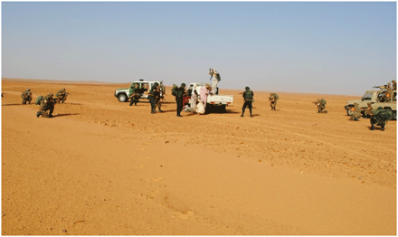 الجيش يوقف تسعة مهربين في بسكرة والوادي و برج باجي مختار