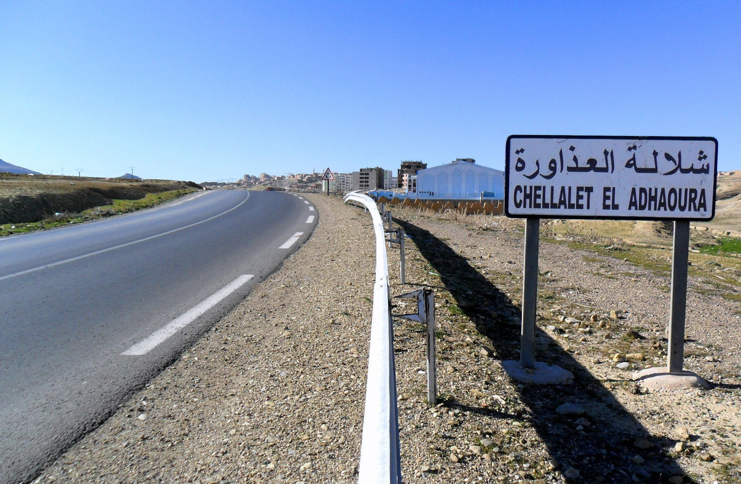 العشرات يغلقون مقرّ بلدية شلالة العذاورة بالمدية