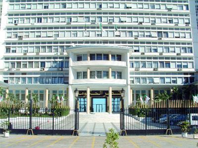 Bouteflika remet le pays en route En mettant fin à trois mois d'hibernation des institutions