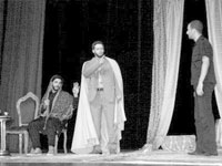 Théâtre                                    La production théâtrale est prolifique